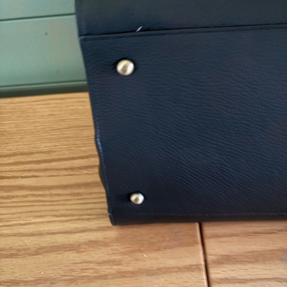 Elegant Black Tote Bag - Picture 8 of 10